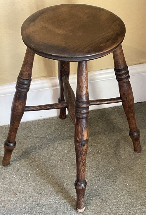 ANTIQUE WINDSOR STOOL