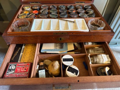 LARGE MAHOGANY ARTISTS BOX WITH ORIGINAL CONTENTS - ADDITIONAL PHOTO 3
