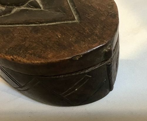 KUBA CULTURE HAND CARVED BOX C1900 - ADDITIONAL PHOTO 1