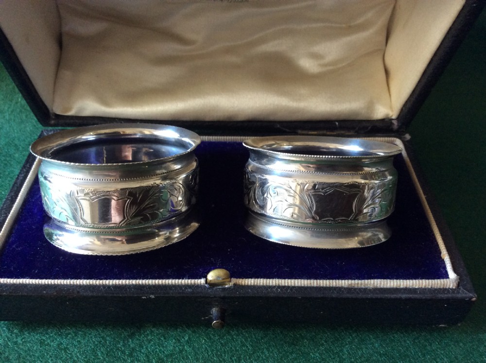 Pair of silver napkin rings by Arthur Harris 