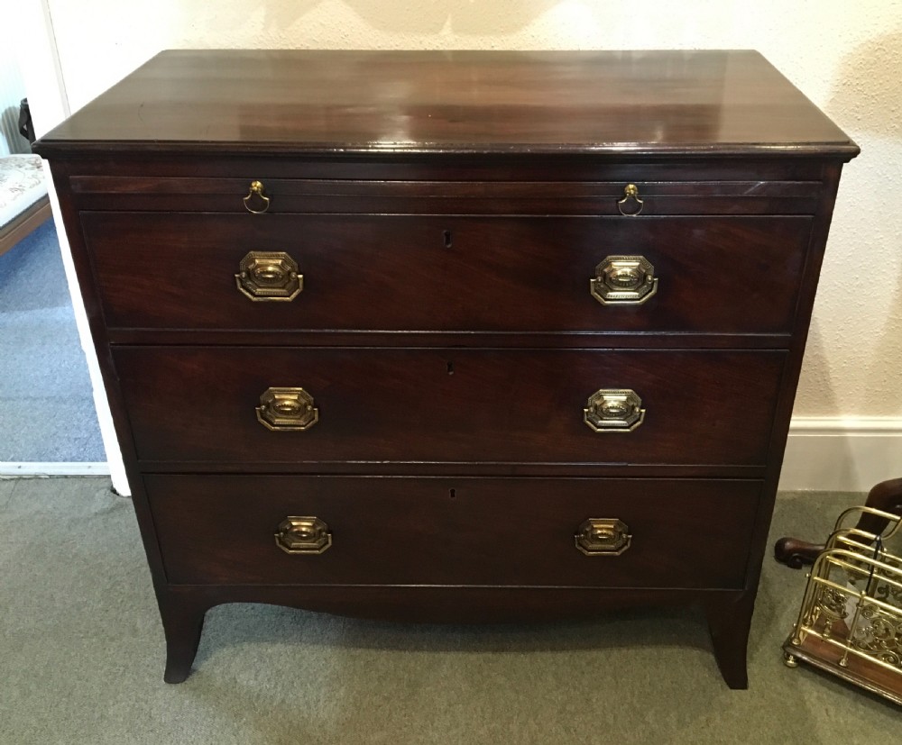 Fine quality George III Cuban Mahogany Batchelors Chest 