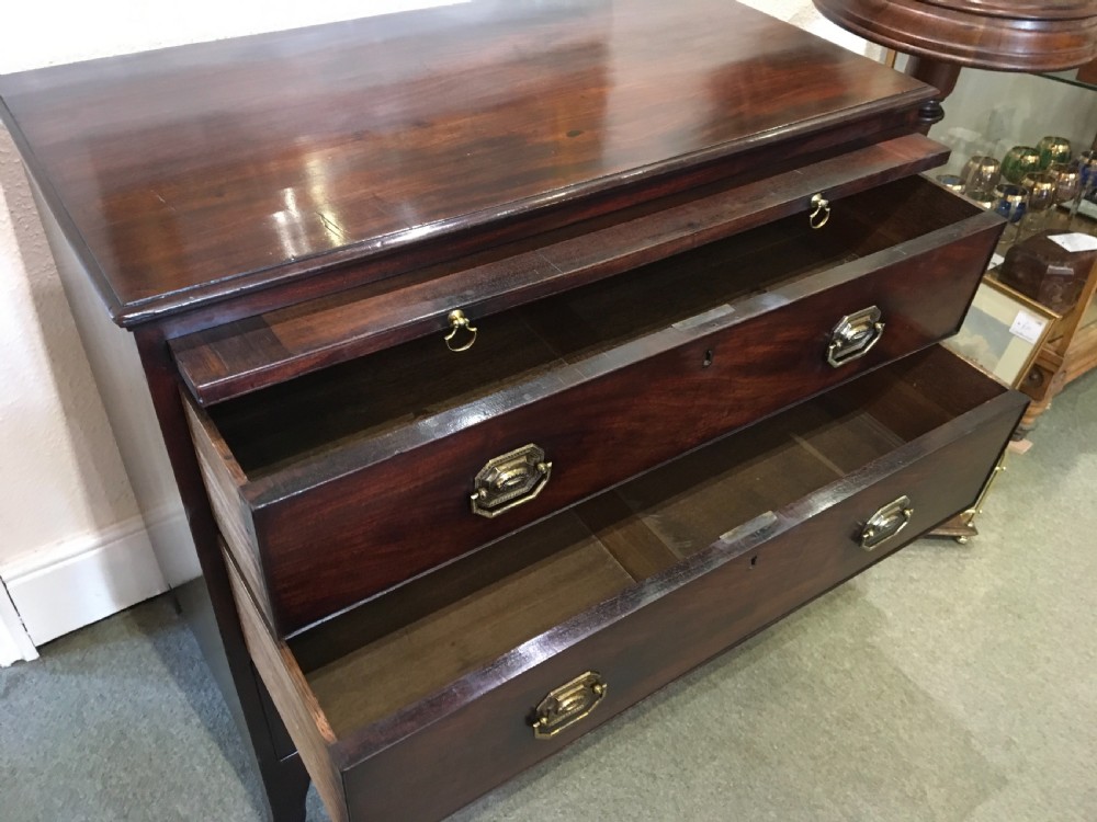 Fine quality George III Cuban Mahogany Batchelors Chest  View IV