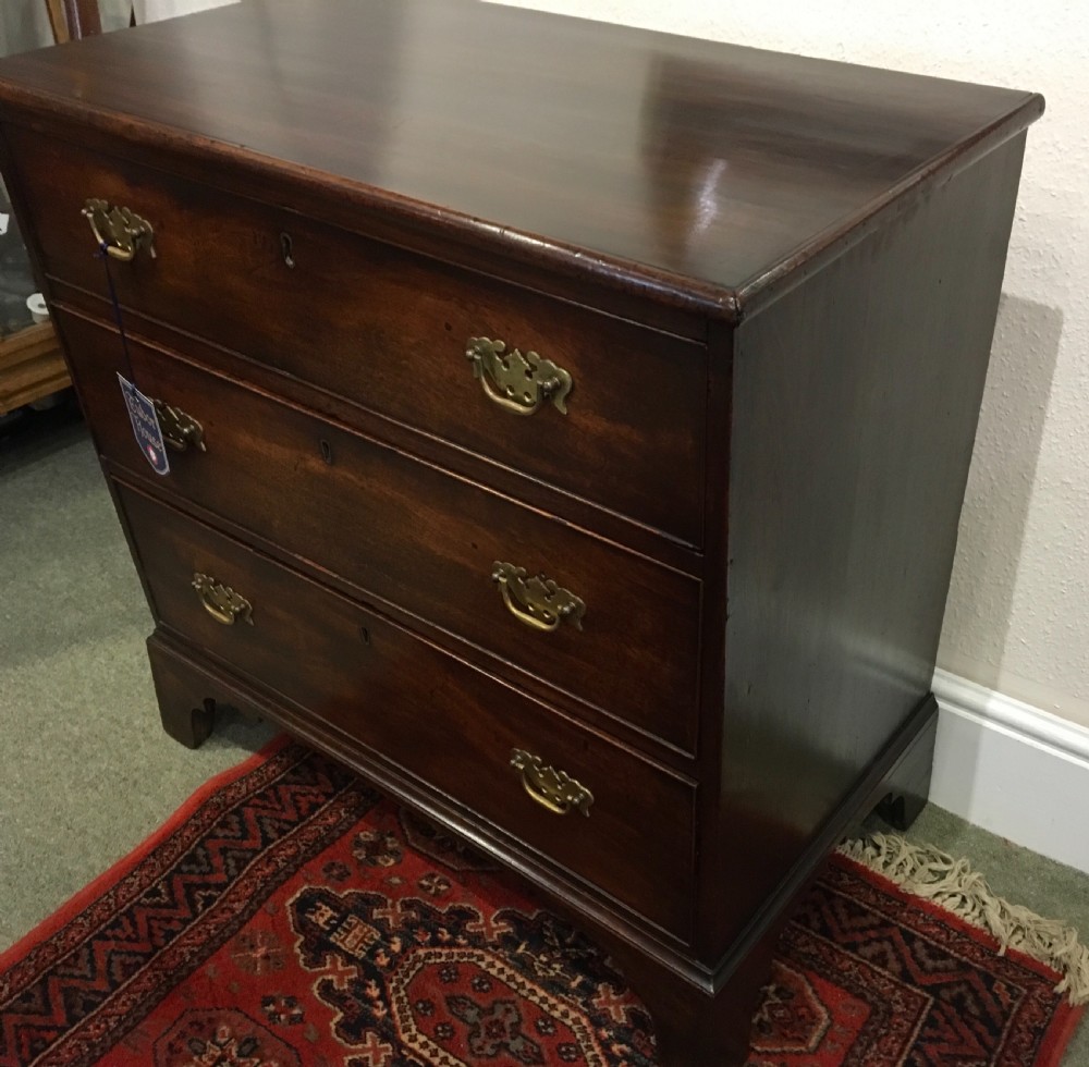 George III Mahogany Chest of Drawers of small proportions  View IV