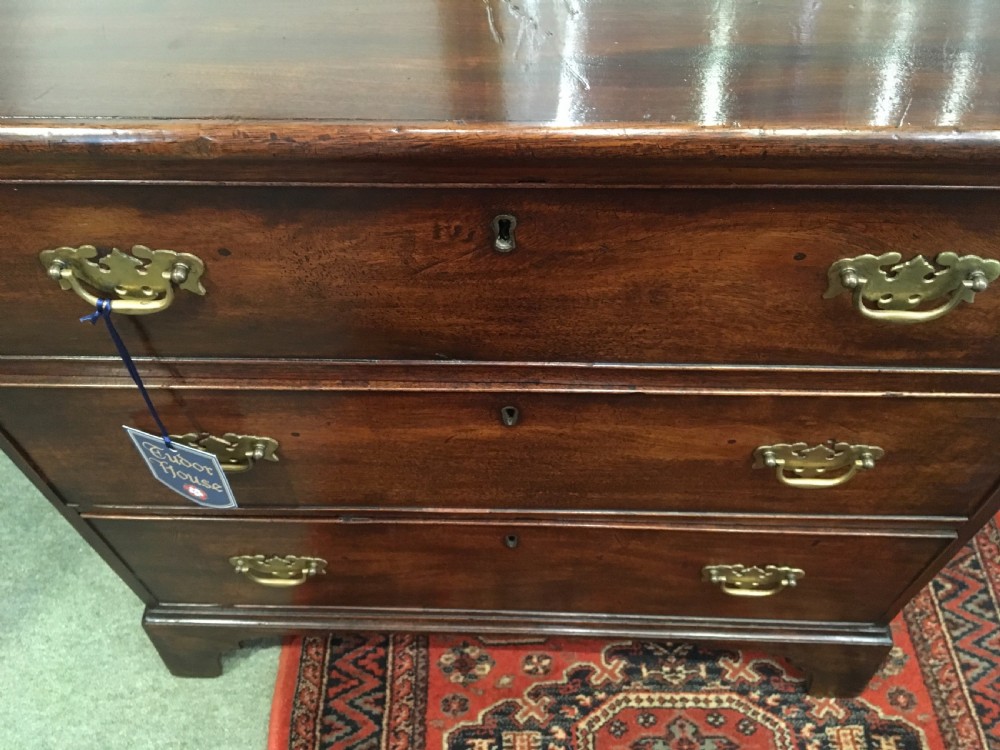 George III Mahogany Chest of Drawers of small proportions  View V