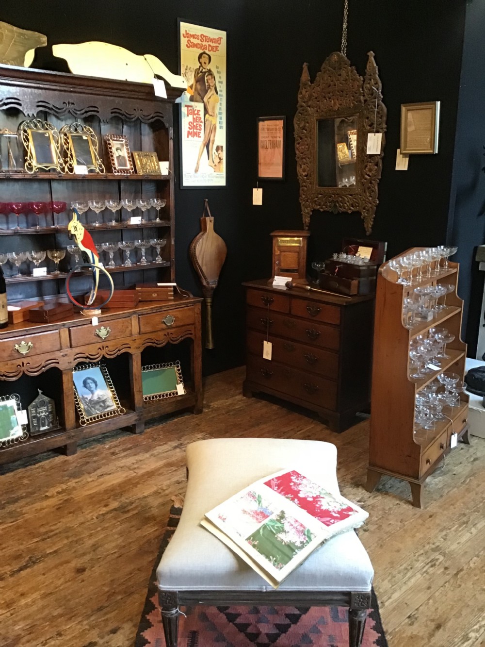 18th century oak chest of drawers of small proportions  View III
