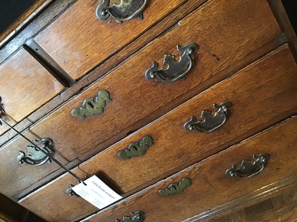 18th century oak chest of drawers of small proportions  View VI
