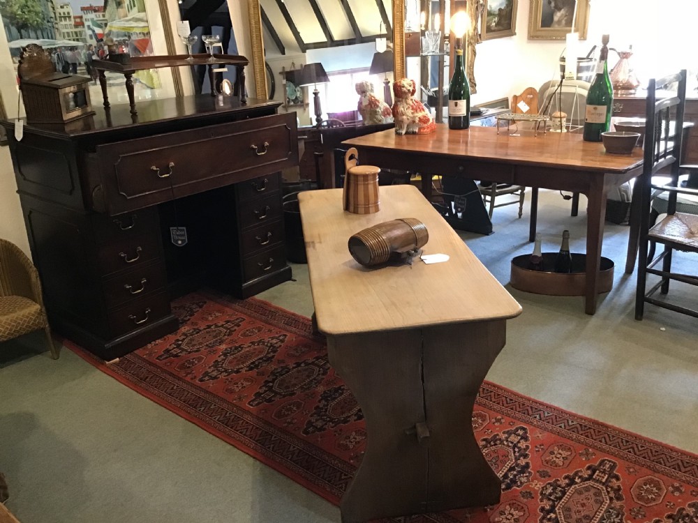 Elm Cotswold School Tavern Table View V