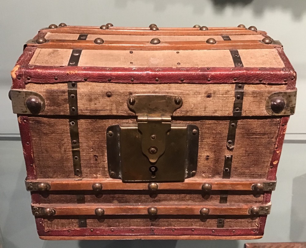 Miniature steamer trunk
