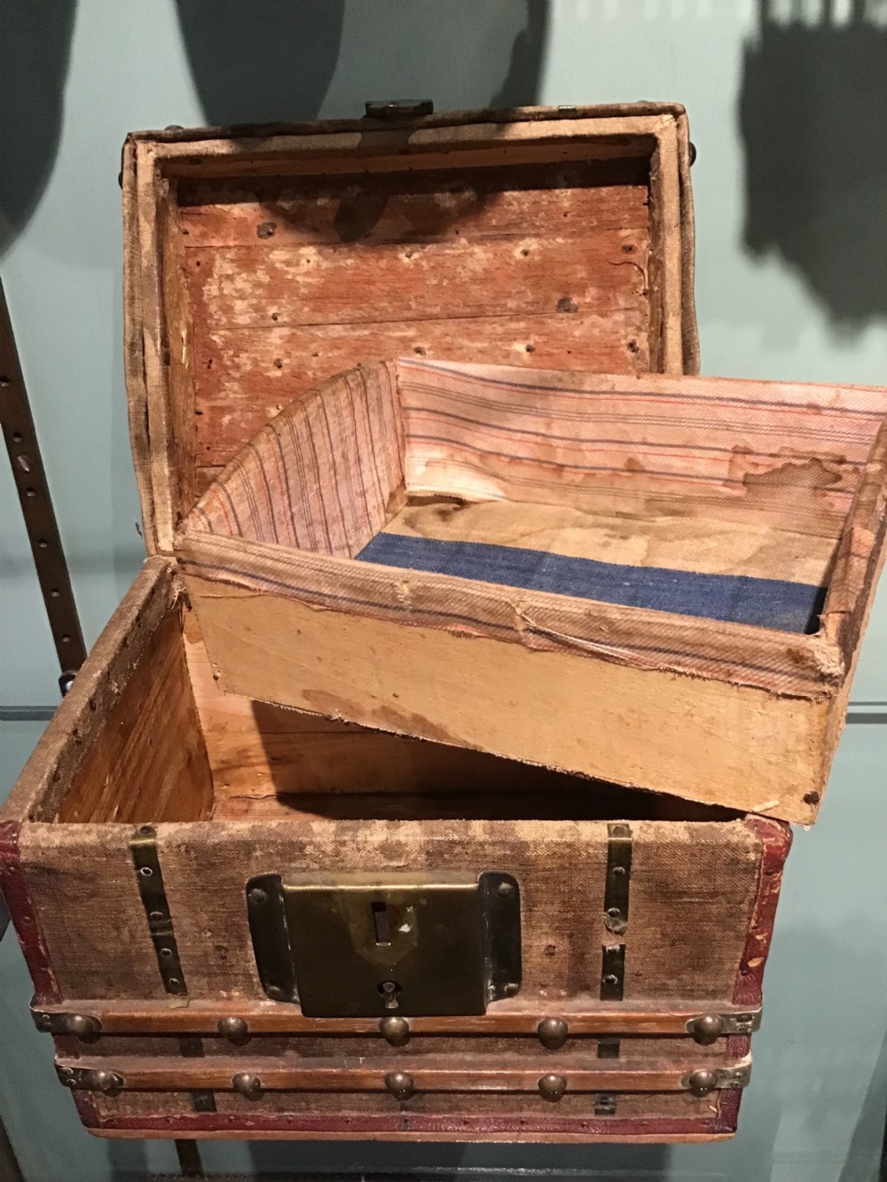 Miniature steamer trunk View V