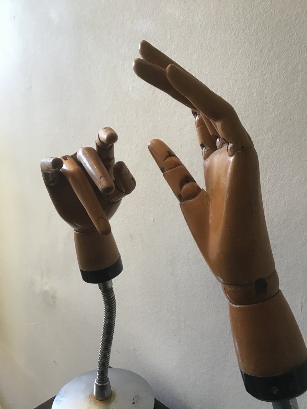 Pair of articulated artists hands or display hands  View IV