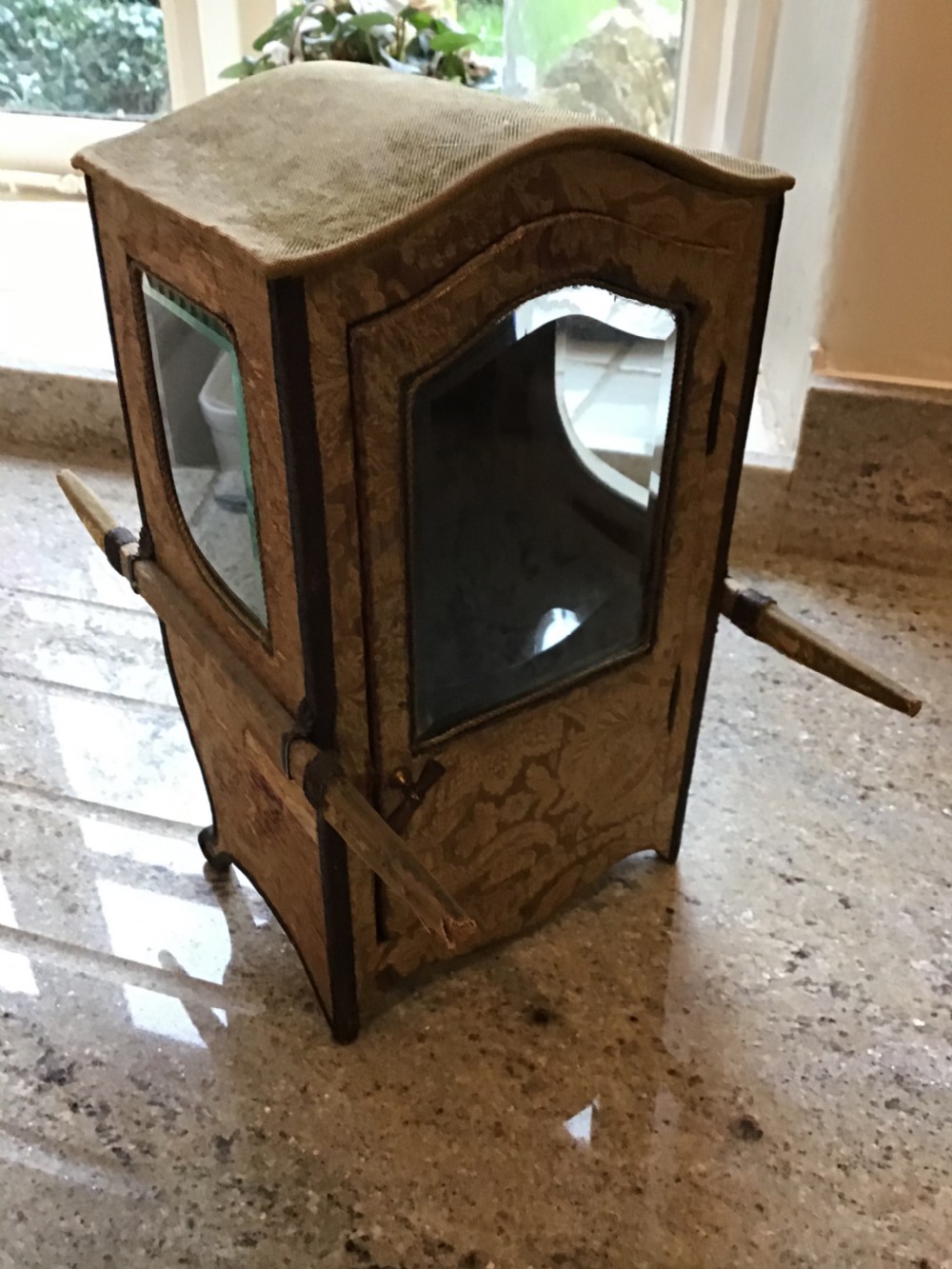 Bijouterie Cabinet in the form of a Sedan Chair  View VII