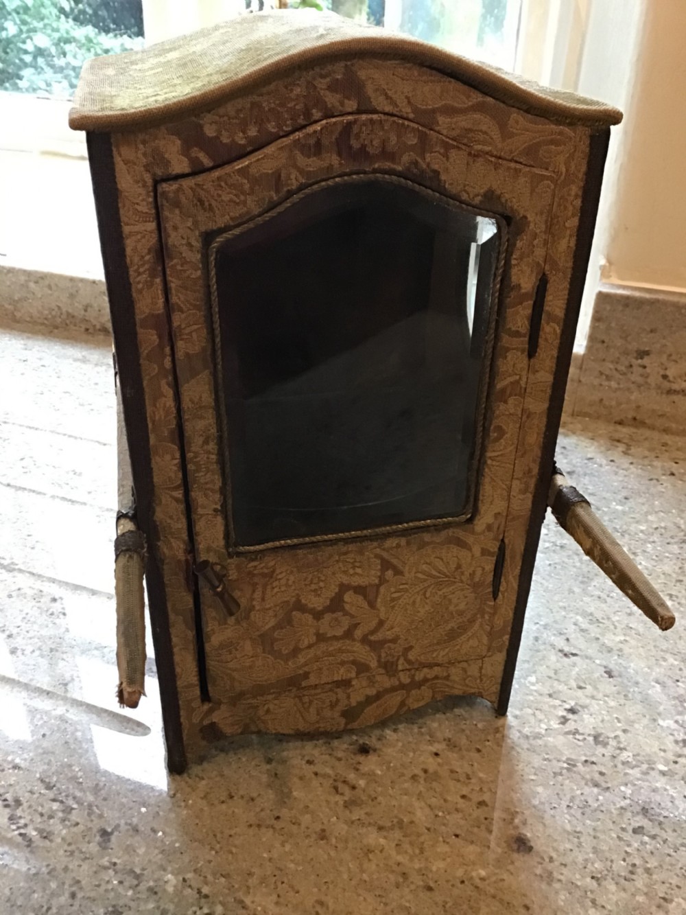 Bijouterie Cabinet in the form of a Sedan Chair  View IX