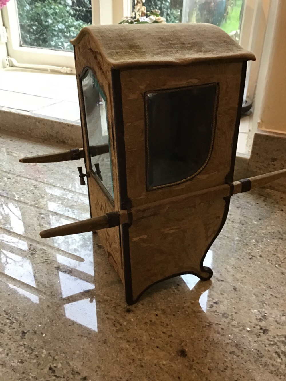 Bijouterie Cabinet in the form of a Sedan Chair  View X