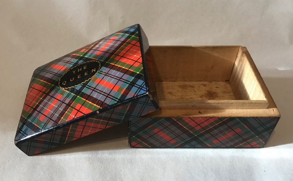 Victorian Tartan Ware - THE QUEEN  View III