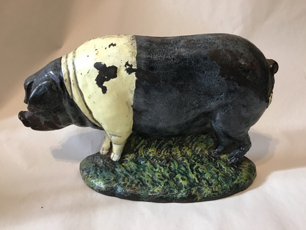 Charming cast iron pig doorstop 
