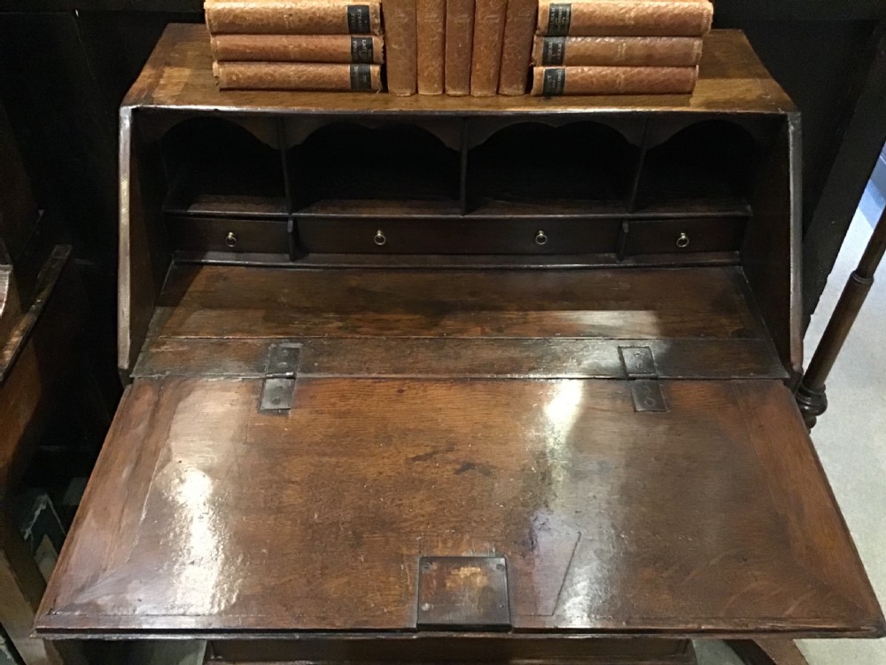 18th century Oak Bureau of small proportions  View IV