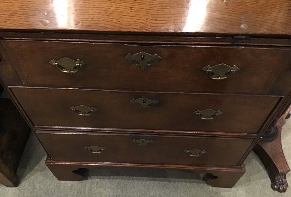 18th century Oak Bureau of small proportions  View VII