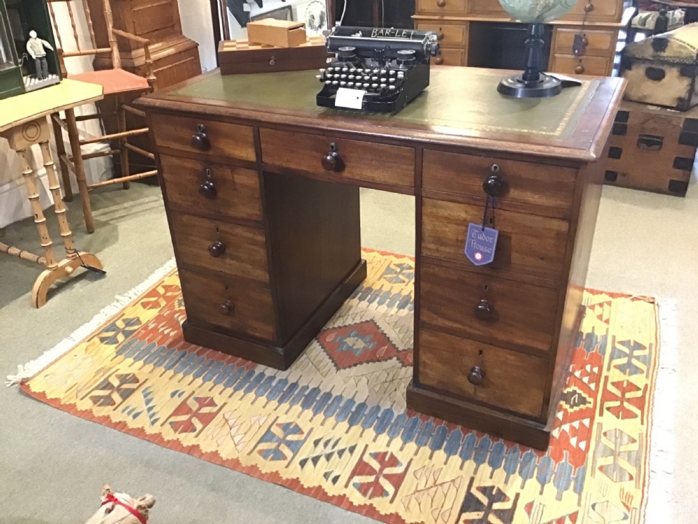 Victorian Mahogany Partners Desk of small proportions 