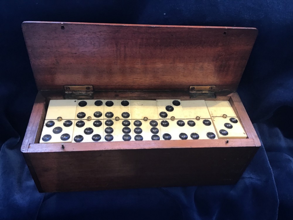 Mahogany cased Domino set  View V