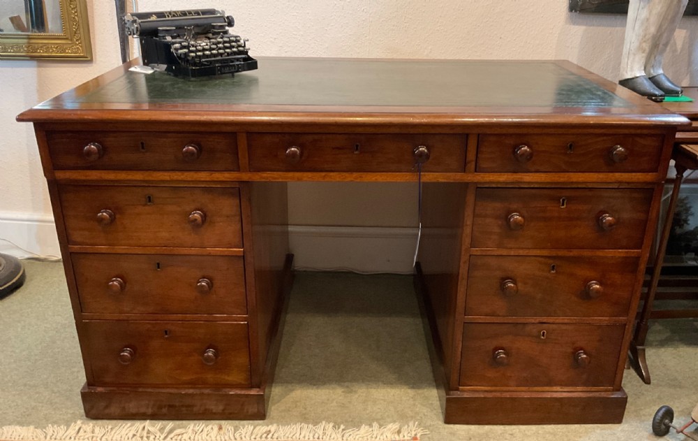 Victorian Mahogany Kneehole Desk