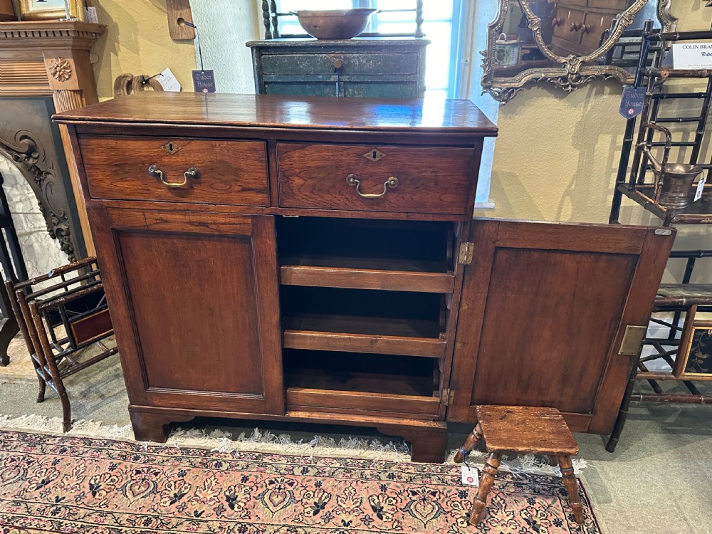 Early 19th century linen cabinet  View IV