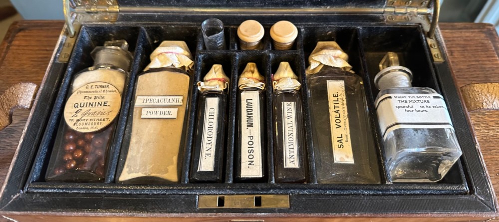 Victorian travelling apothecary set View IV