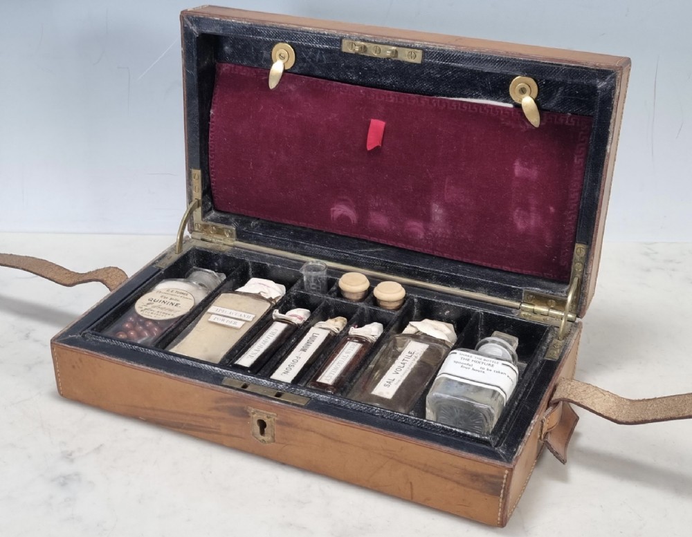 Victorian travelling apothecary set View X