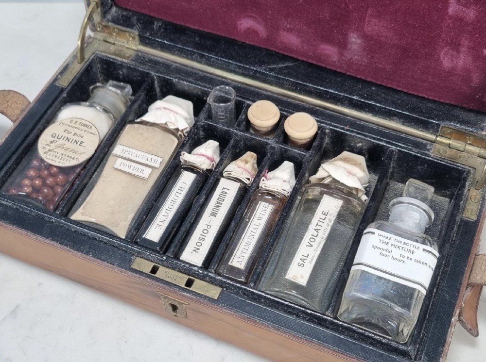Victorian travelling apothecary set View XI