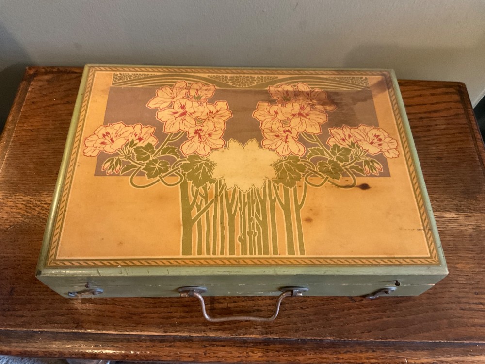 French Art Nouveau watercolour artist box View II
