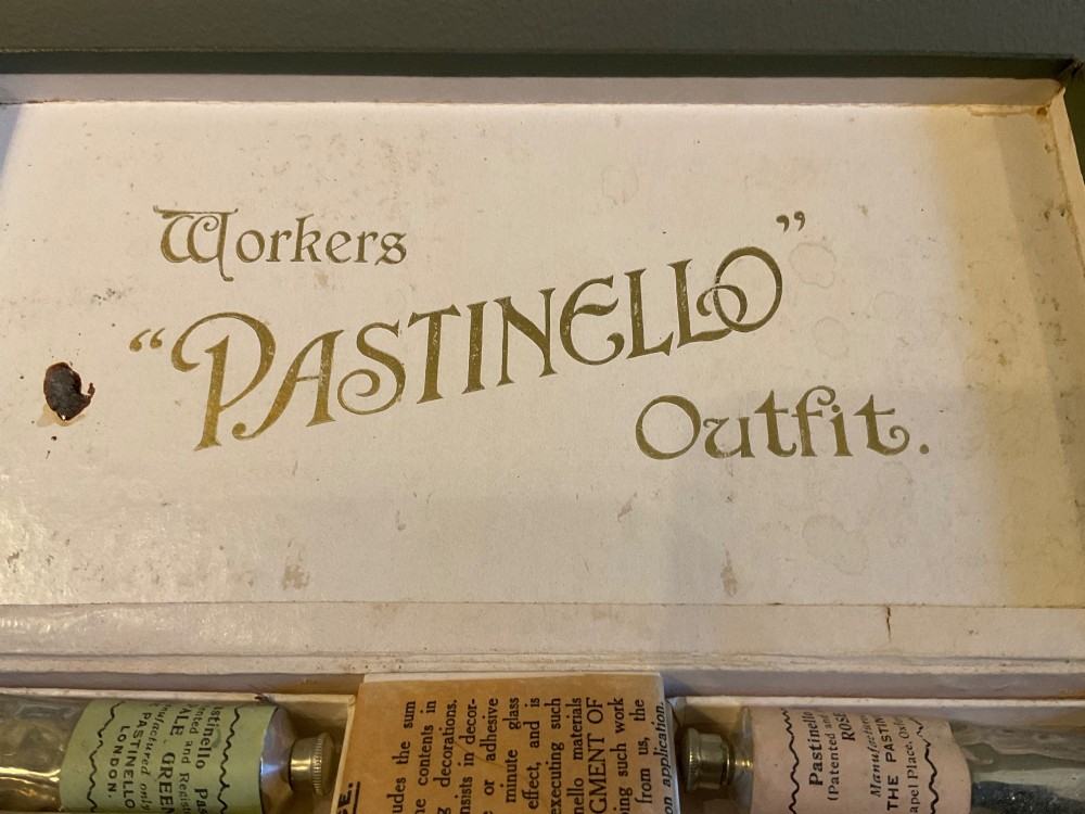 An open early 20th-century Workers Pastinello Outfit cardboard box containing paint tubes, a broad brush, and paper instructions. View II