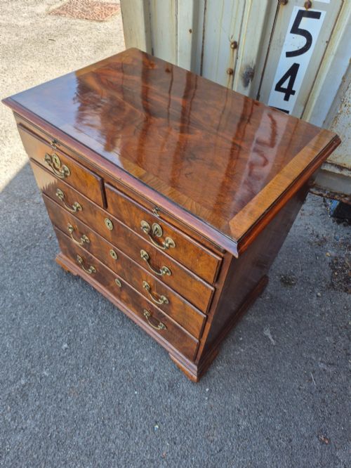 STUNNING GEORGIAN BATCHELORS CHEST OF DRAWERS - ADDITIONAL PHOTO 1