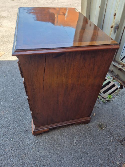 STUNNING GEORGIAN BATCHELORS CHEST OF DRAWERS - ADDITIONAL PHOTO 2