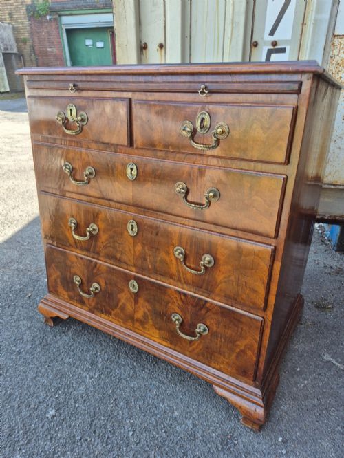 STUNNING GEORGIAN BATCHELORS CHEST OF DRAWERS