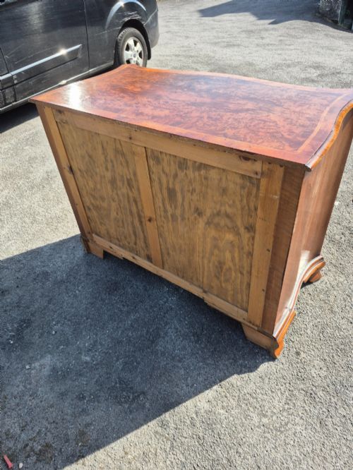 LARGE BURR WALNUT SERPENTINE CHEST OF DRAWERS - ADDITIONAL PHOTO 5