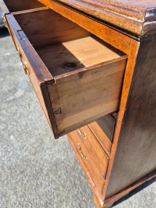 GEORGIAN GOLDEN OAK CHEST OF DRAWERS - ADDITIONAL PHOTO 7