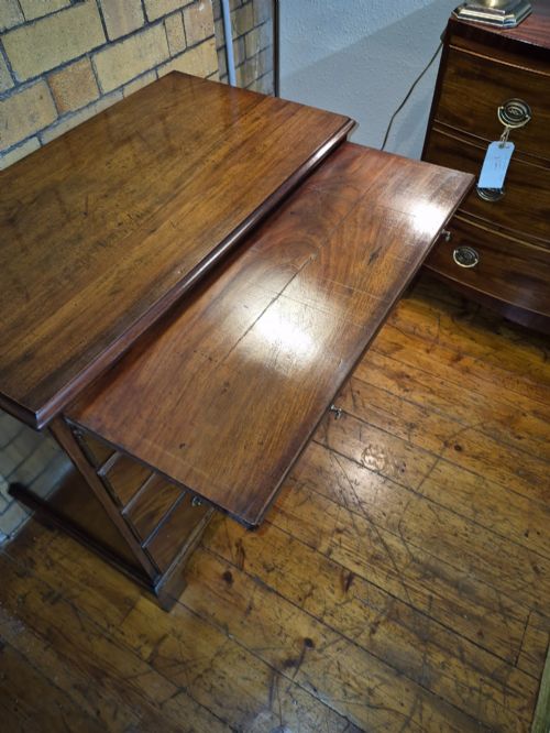 GEORGIAN BATCHELORS CHEST OF DRAWERS - ADDITIONAL PHOTO 3