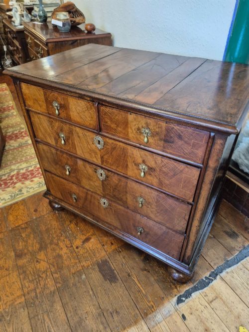 WILLIAM AND MARY WALNUT CHEST OF DRAWERS - ADDITIONAL PHOTO 2