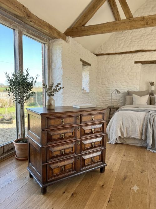 CHARLES II OAK AND WALNUT GEOMETERIC CHEST OF DRAWERS - ADDITIONAL PHOTO 1