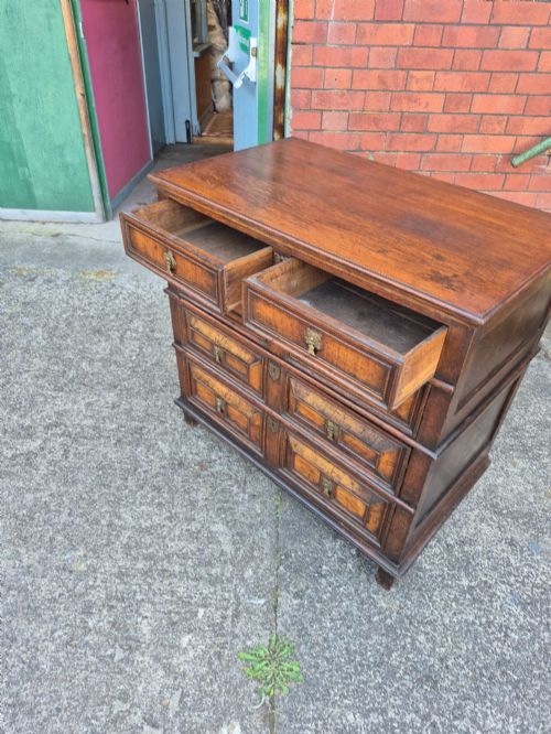 CHARLES II OAK AND WALNUT GEOMETERIC CHEST OF DRAWERS - ADDITIONAL PHOTO 6