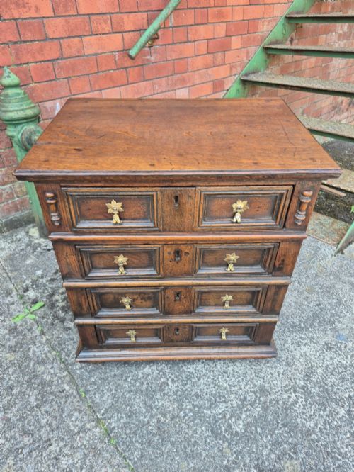 SMALL SIZED GEOMETRIC OAK CHEST