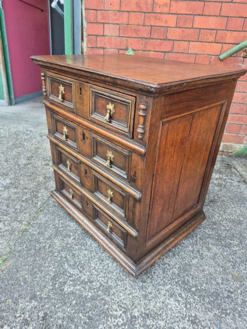 SMALL SIZED GEOMETRIC OAK CHEST - ADDITIONAL PHOTO 1