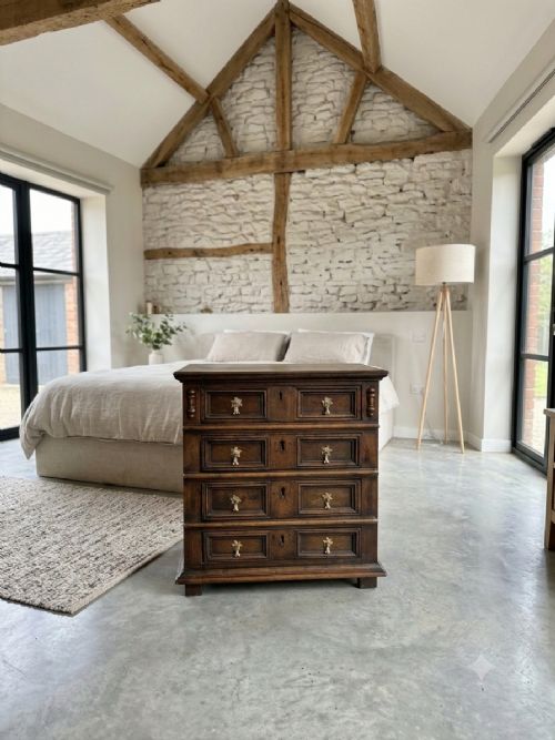 SMALL SIZED GEOMETRIC OAK CHEST - ADDITIONAL PHOTO 6