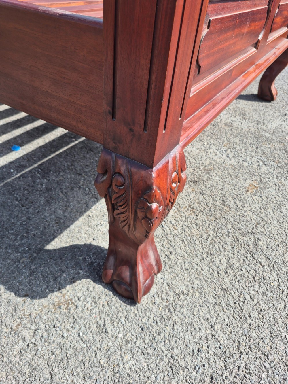 Hand carved four poster. Standard double size 4 foot 6 View XI