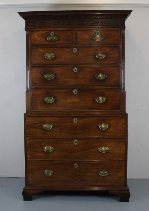 Georgian Mahogany Chest on Chest C.1800.