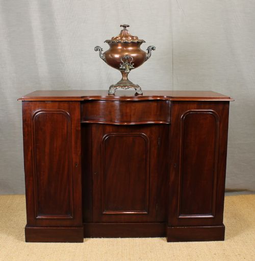 Small Mid 19th.c. Mahogany Chiffonier Sideboard.