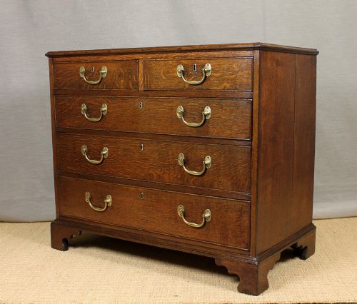 Georgian Oak Chest of Drawers.