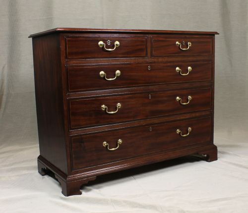 Georgian Mahogany Chest of Drawers.