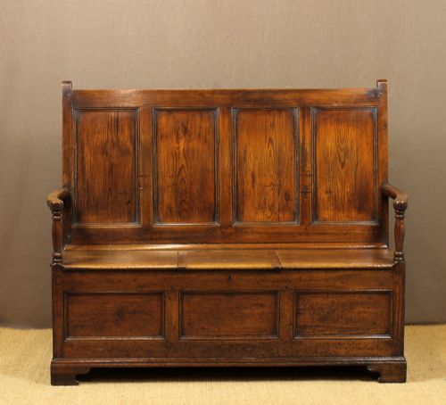 Early 19th.c. Pine Box Settle.