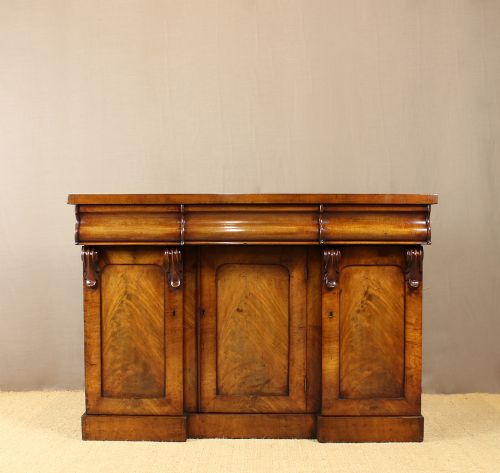 Small Mahogany Chiffonier Sideboard.