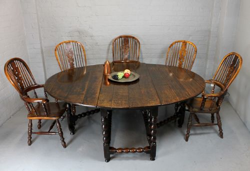 Very Large 18th.c. Gateleg Table.